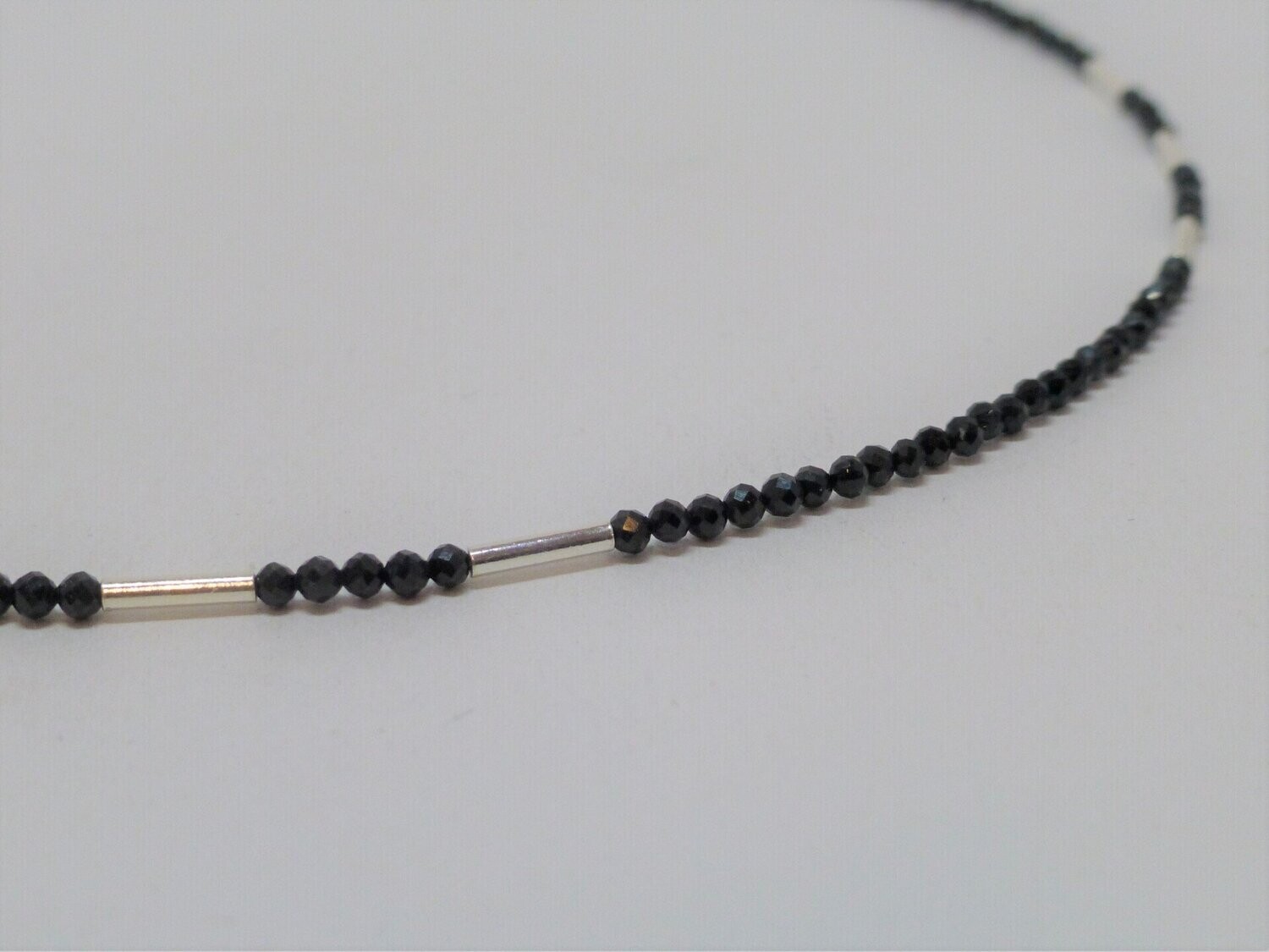 Halskette Spinell Schwarz Kugeln facettiert mit Silber