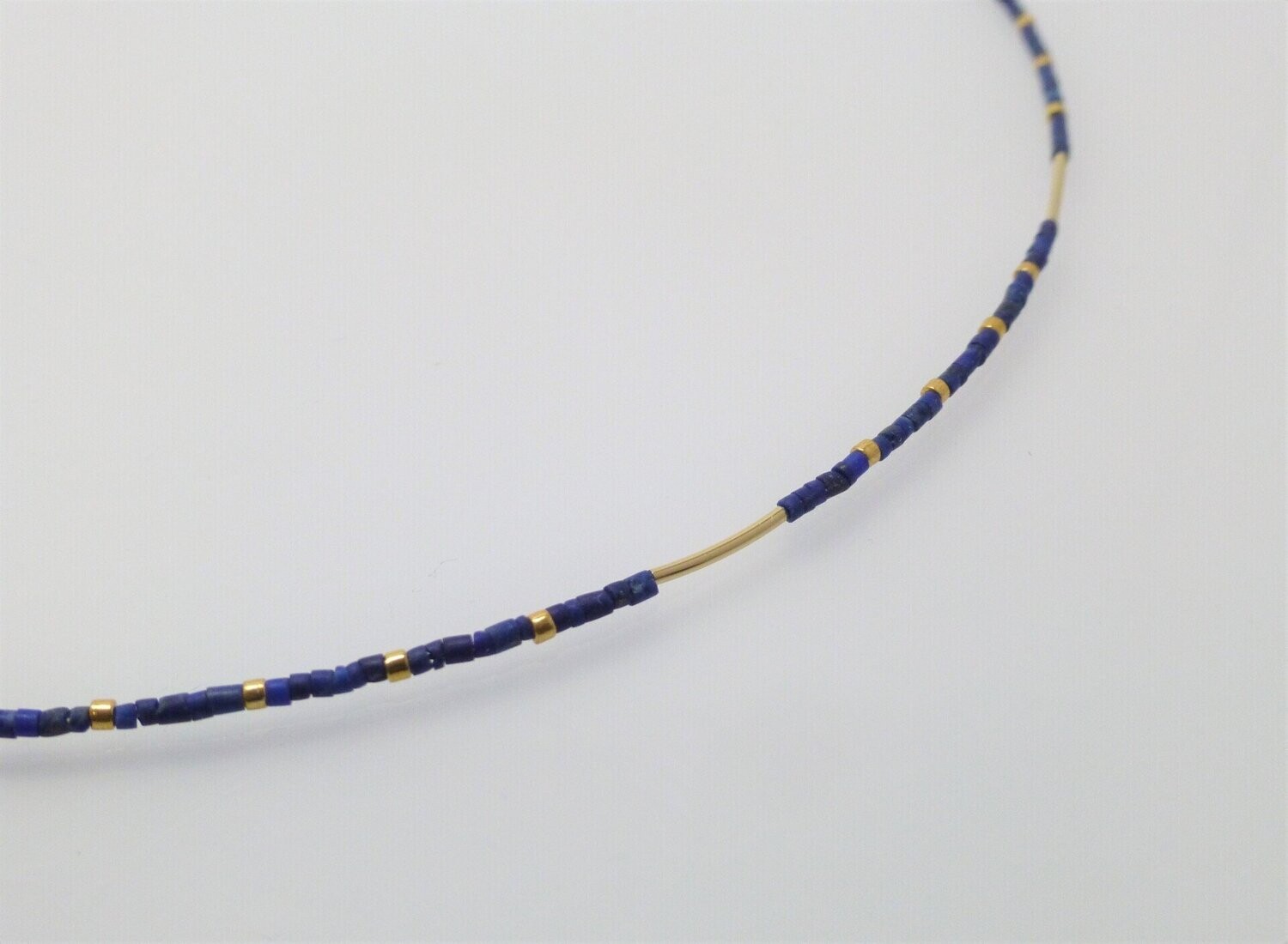 Halskette Lapislazuli matt Walzen 2mm mit Gold