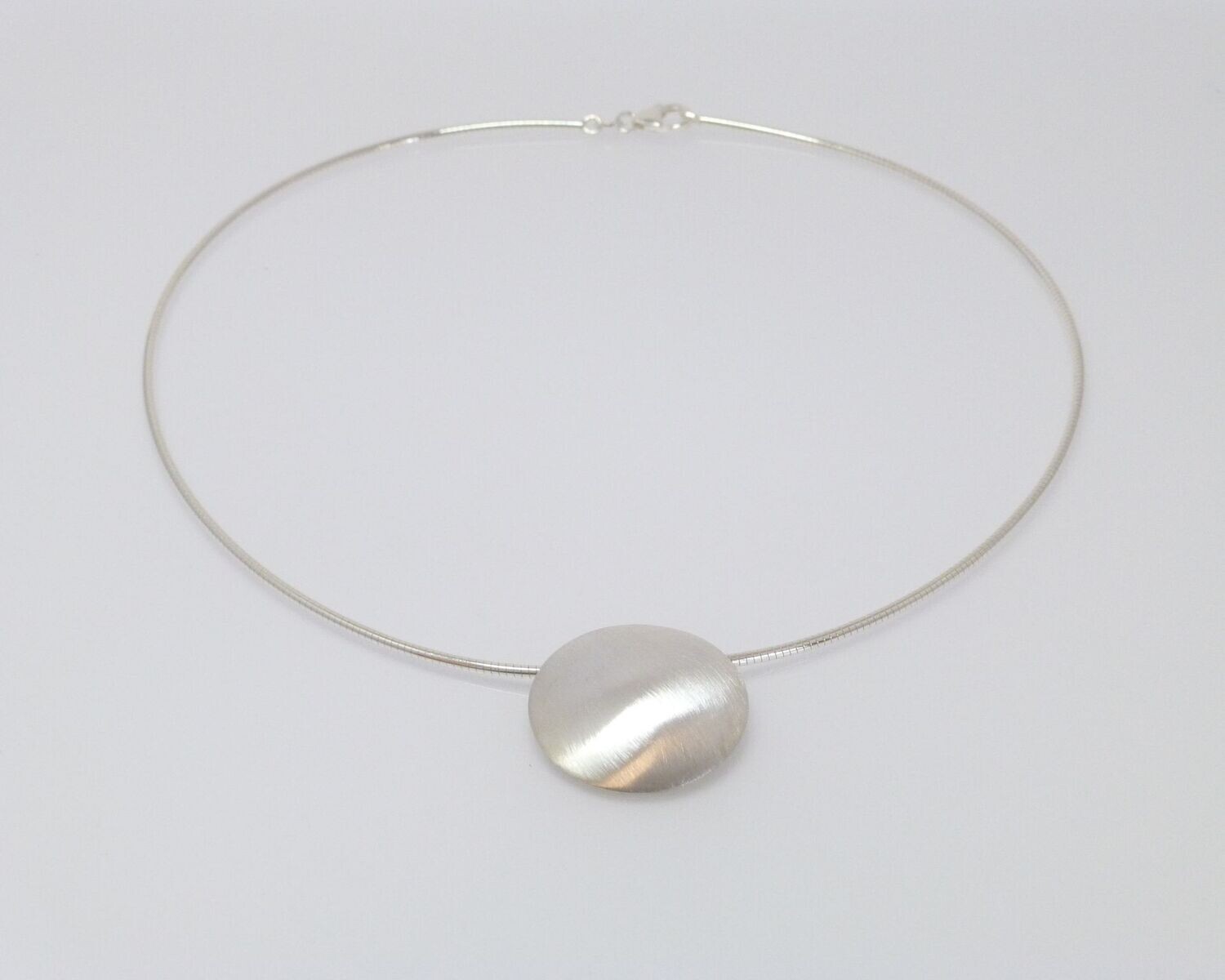 Omega-Collier mir großem Anhänger gewölbt 27mm Silber 925