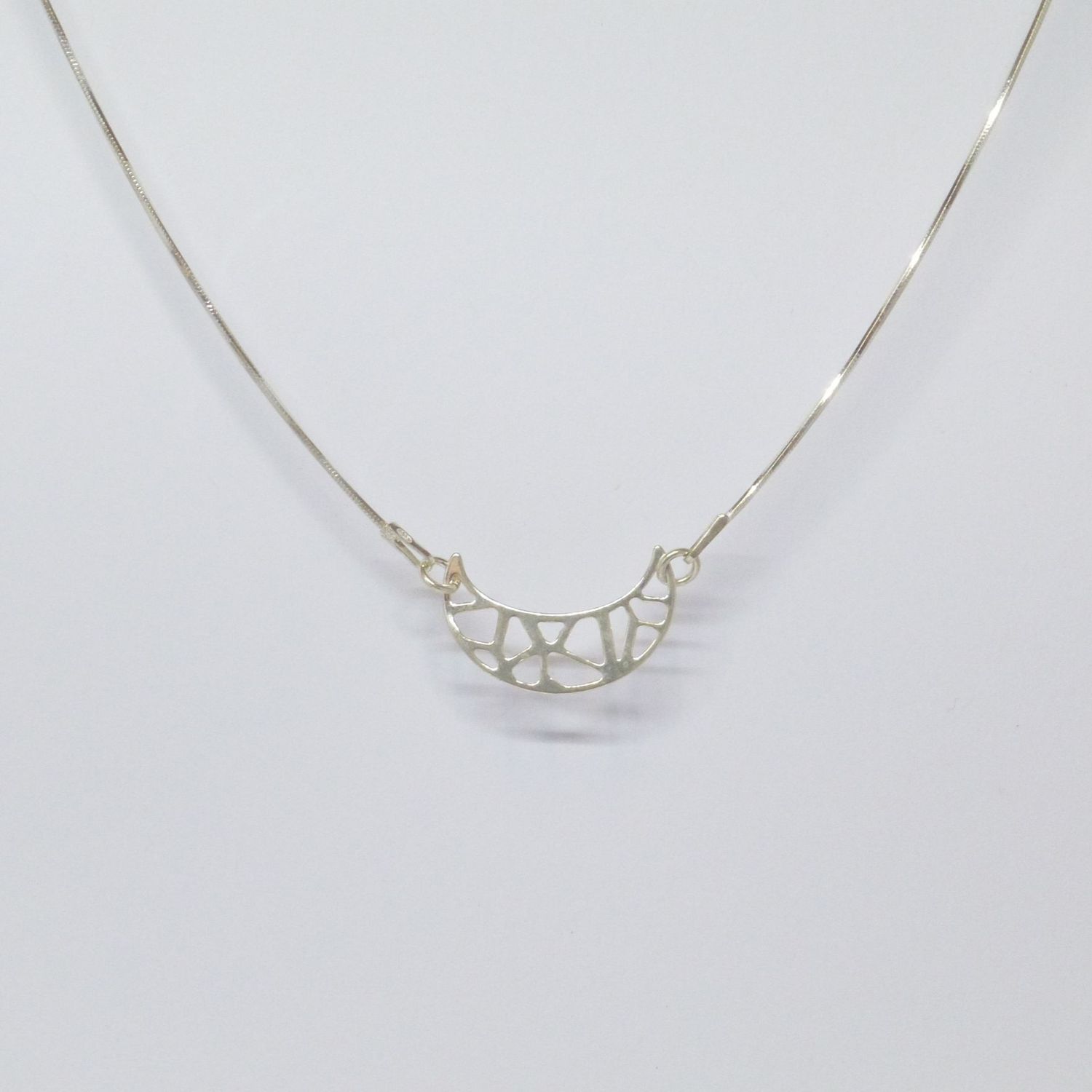 Kette Silber mit Anhänger Halbmond filigran