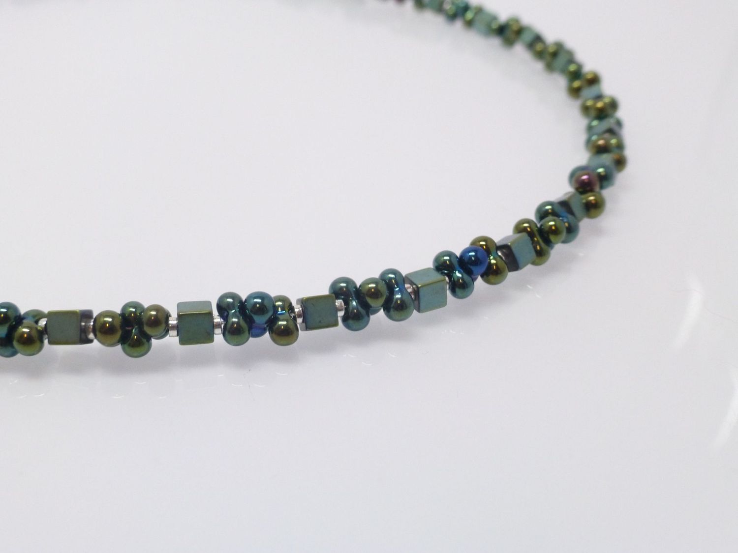 Kette Hämatin Würfel + Glasperlen Blau-Grün