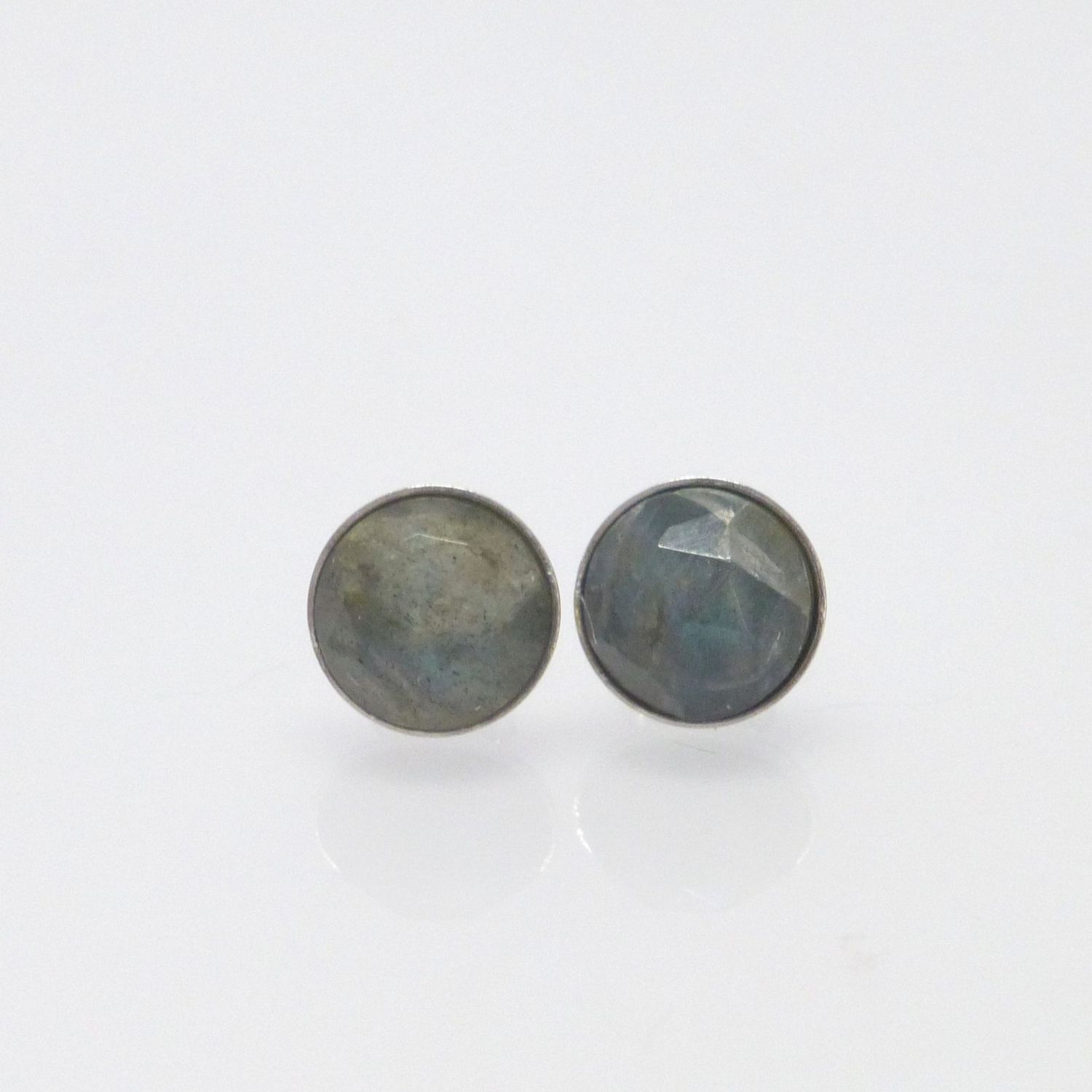 Ohrstecker Labradorit Cabochon 8mm facettiert