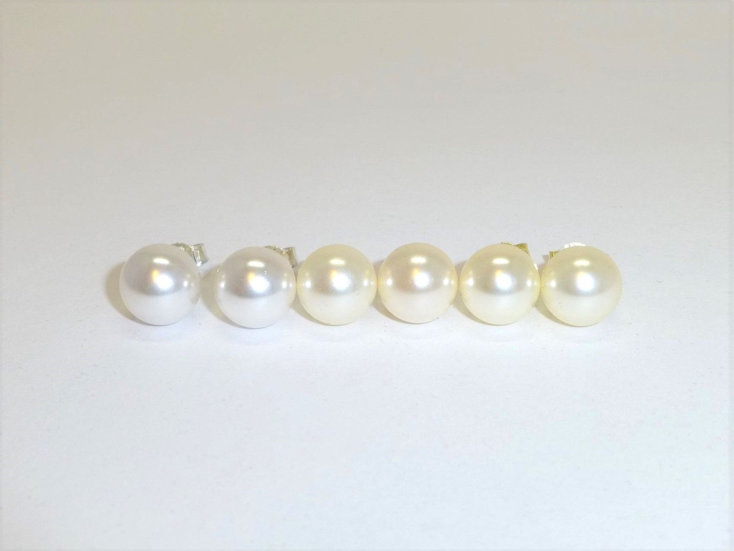 Ohrstecker mit Perle 10mm Weiß-Grau Ohrstecker mit Perle 10mm Weiß-Grau