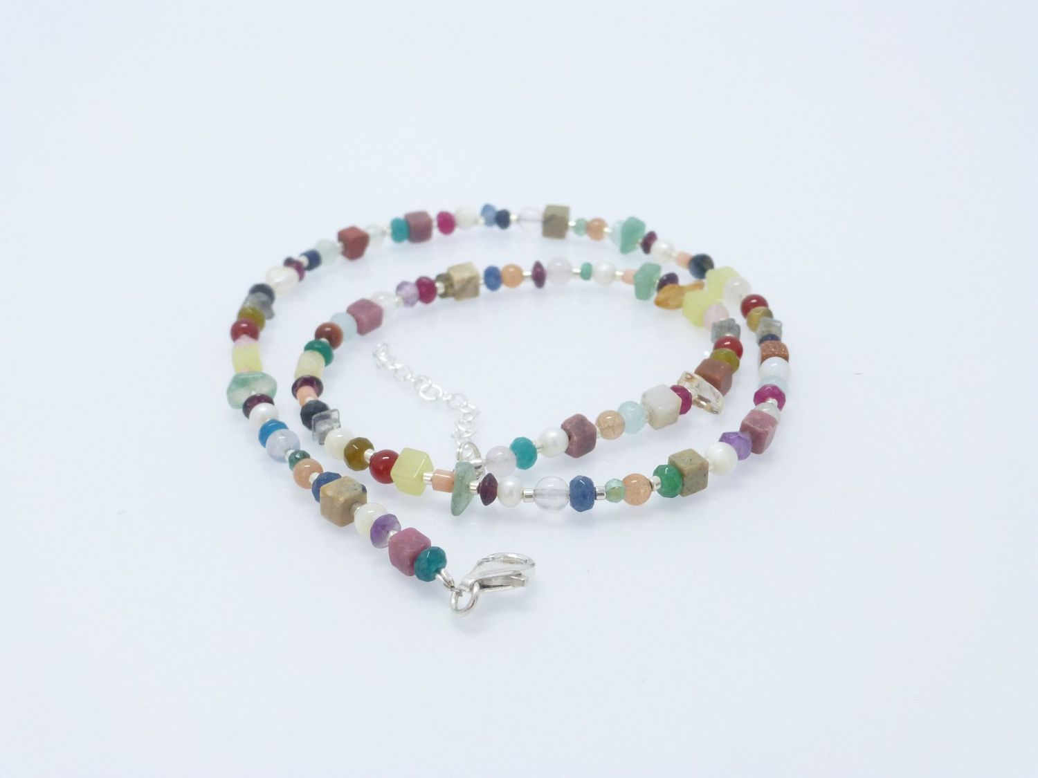 Feine Edelsteinkette Bunt mit Silber Feine Edelsteinkette Bunt mit Silber