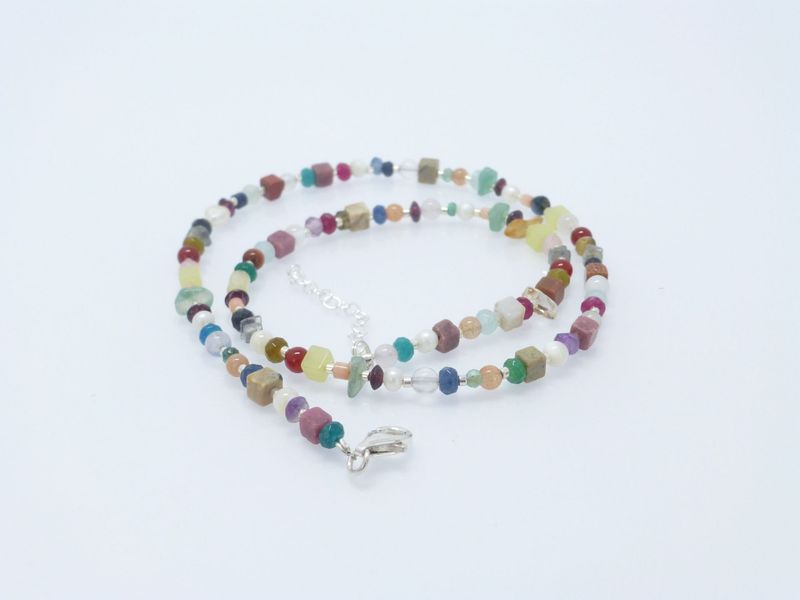 Feine Edelsteinkette Bunt mit Silber