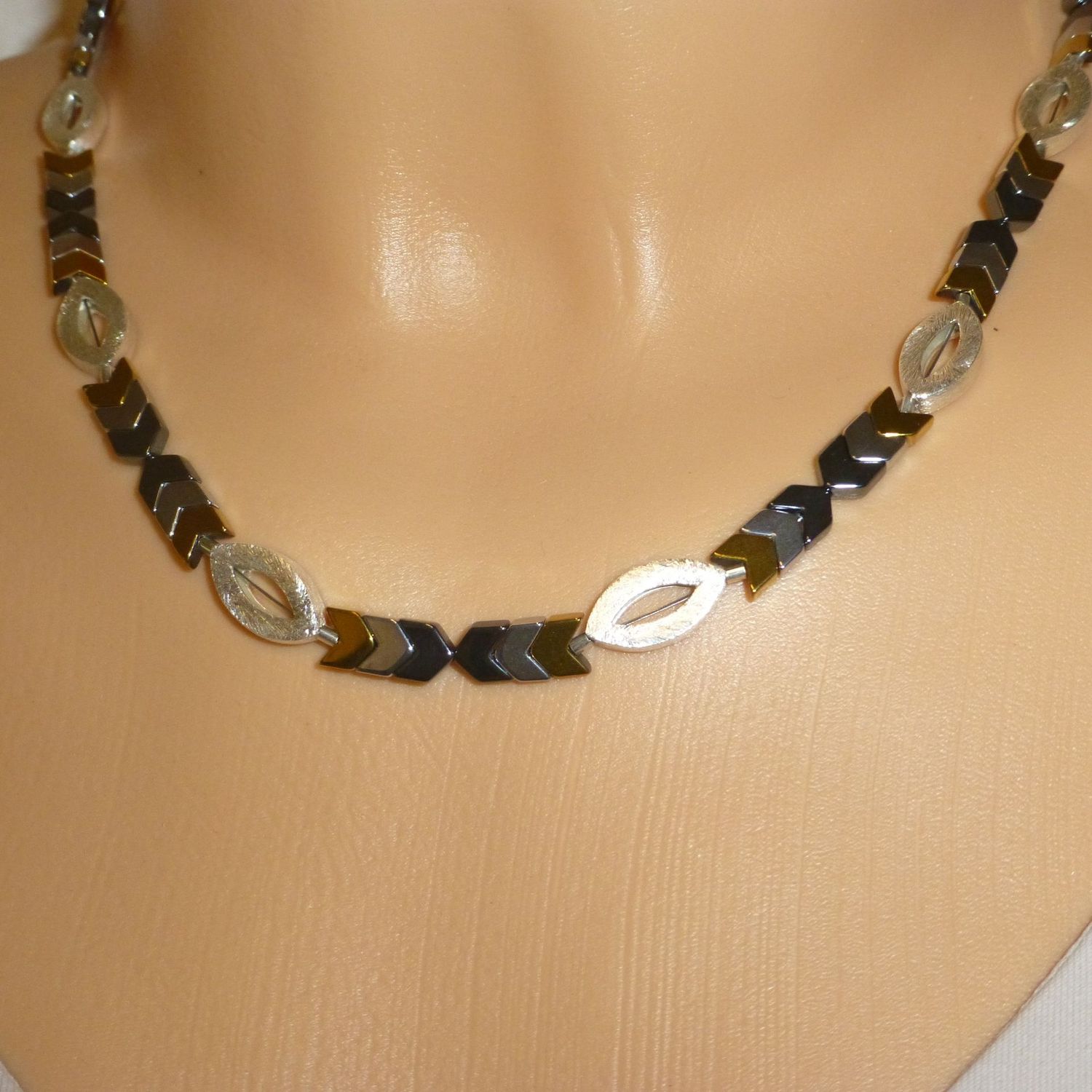 Halskette Navette Silber mit Hämatit Pfeilen Halskette Navette Silber mit Hämatit Pfeilen