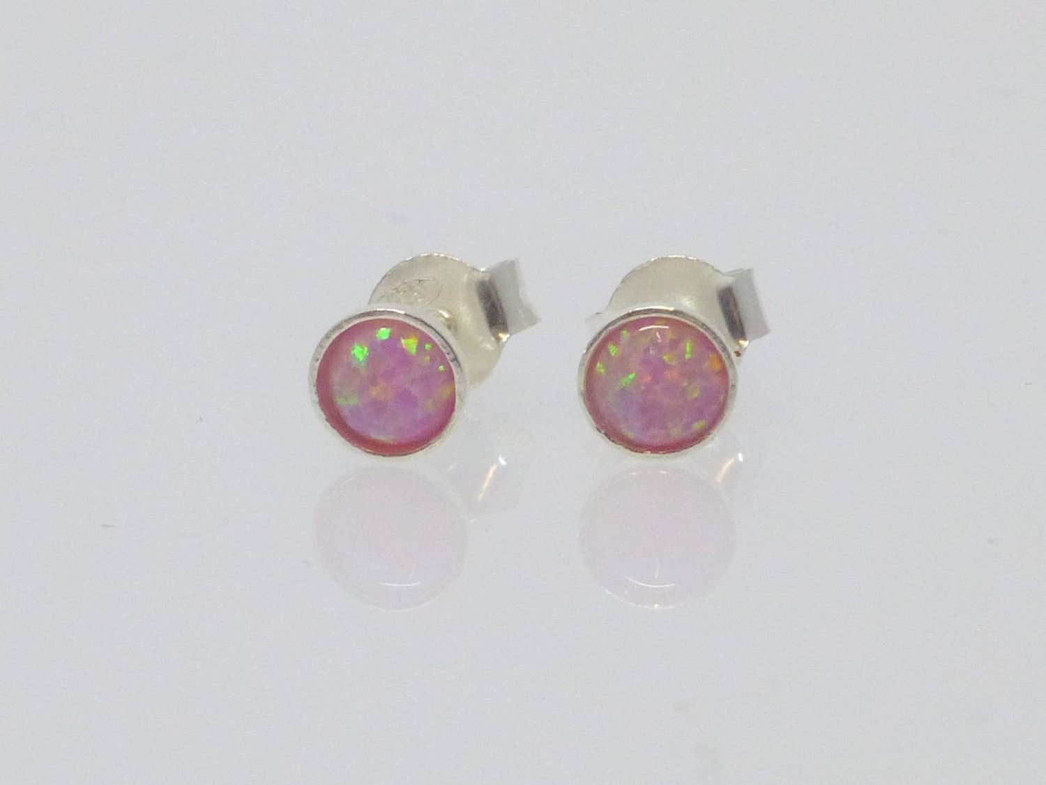 Ohrstecker Opal Imitat Cabochon Pink 4mm Ohrstecker Opal Imitat Cabochon Pink 4mm