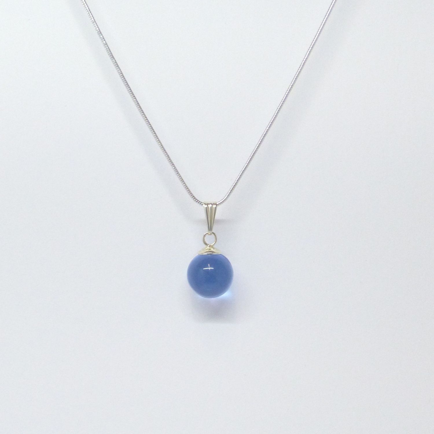 Kette versilbert mit Anhänger Kugel Glas Hellblau Kette versilbert mit Anhänger Kugel Glas Hellblau