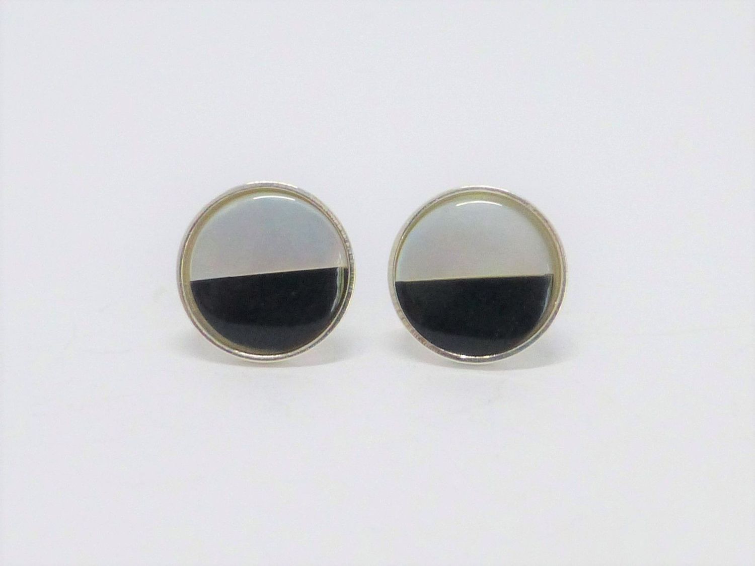 Ohrstecker Perlmutt 10mm Schwarz-Weiß Ohrstecker Perlmutt 10mm Schwarz-Weiß