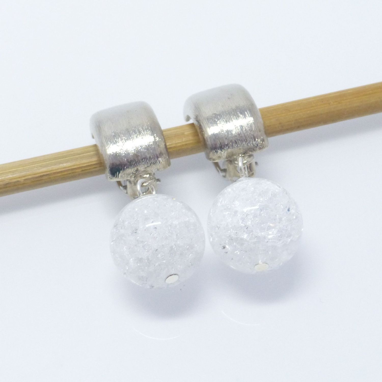Lange Ohrclips Crack Bergkristall Kugel 16mm Lange Ohrclips Crack Bergkristall Kugel 16mm