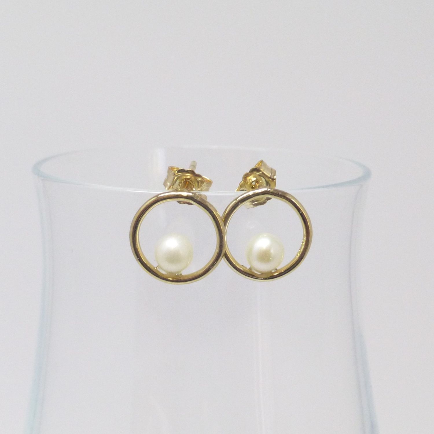 Kreis-Ohrstecker Goldfilled 10mm mit Zuchtperle Kreis-Ohrstecker Goldfilled 10mm mit Zuchtperle