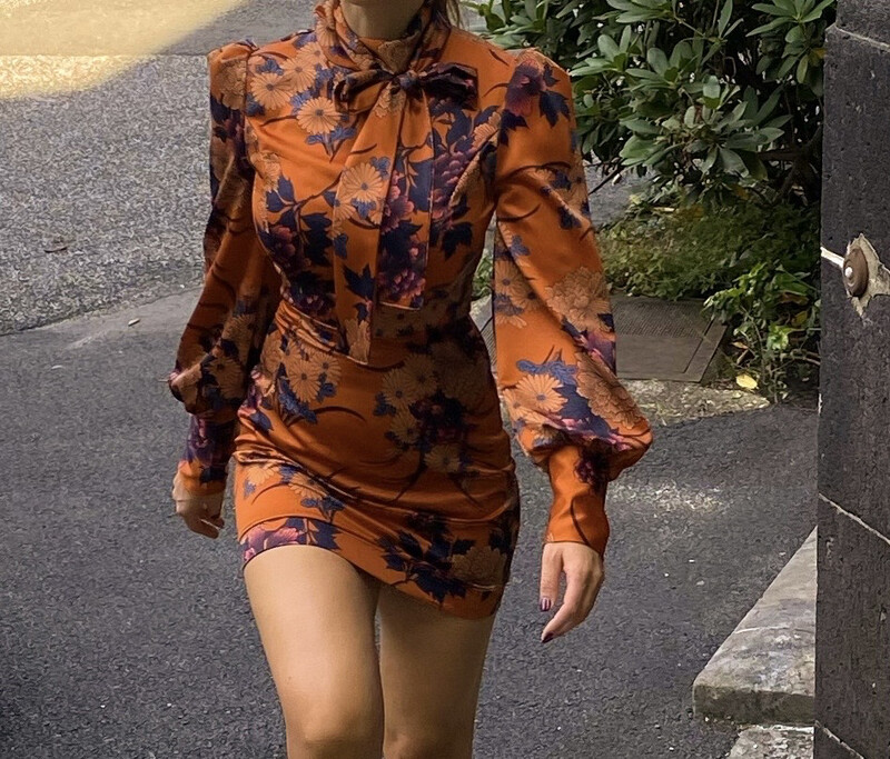 Satin Kleid Herbstblumen