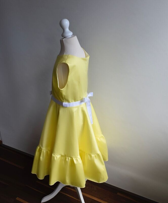 Mädchen Kleid mit Volant