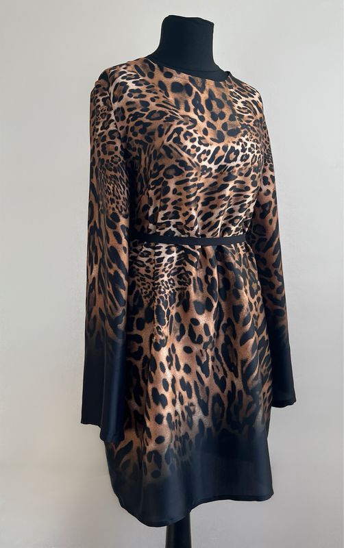 Leopardenkleid mit schwarzer Bordüre