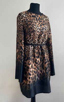 Leopardenkleid mit schwarzer Bordüre Leopardenkleid mit schwarzer Bordüre