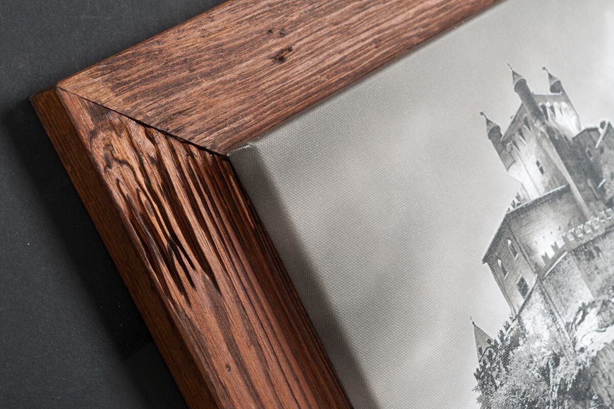 montaggio su cornice in legno spazzolato