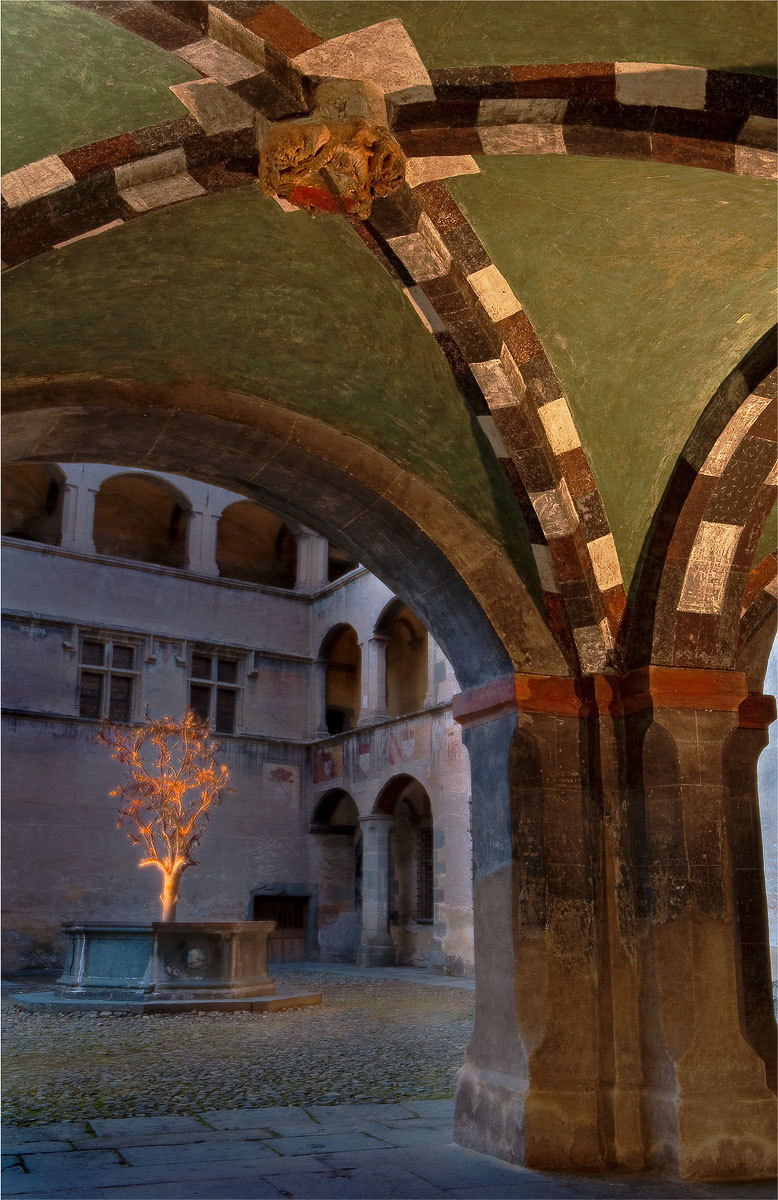 La Fontana del Melograno - Castello di Issogne - 1502 c.a.
