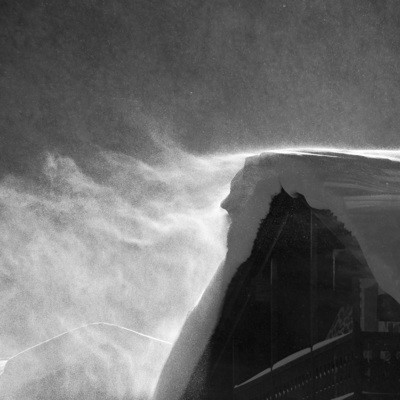 Bufera di neve sui tetti