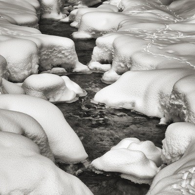 Ruscello innevato