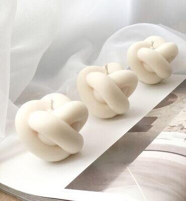 The Knot Candles