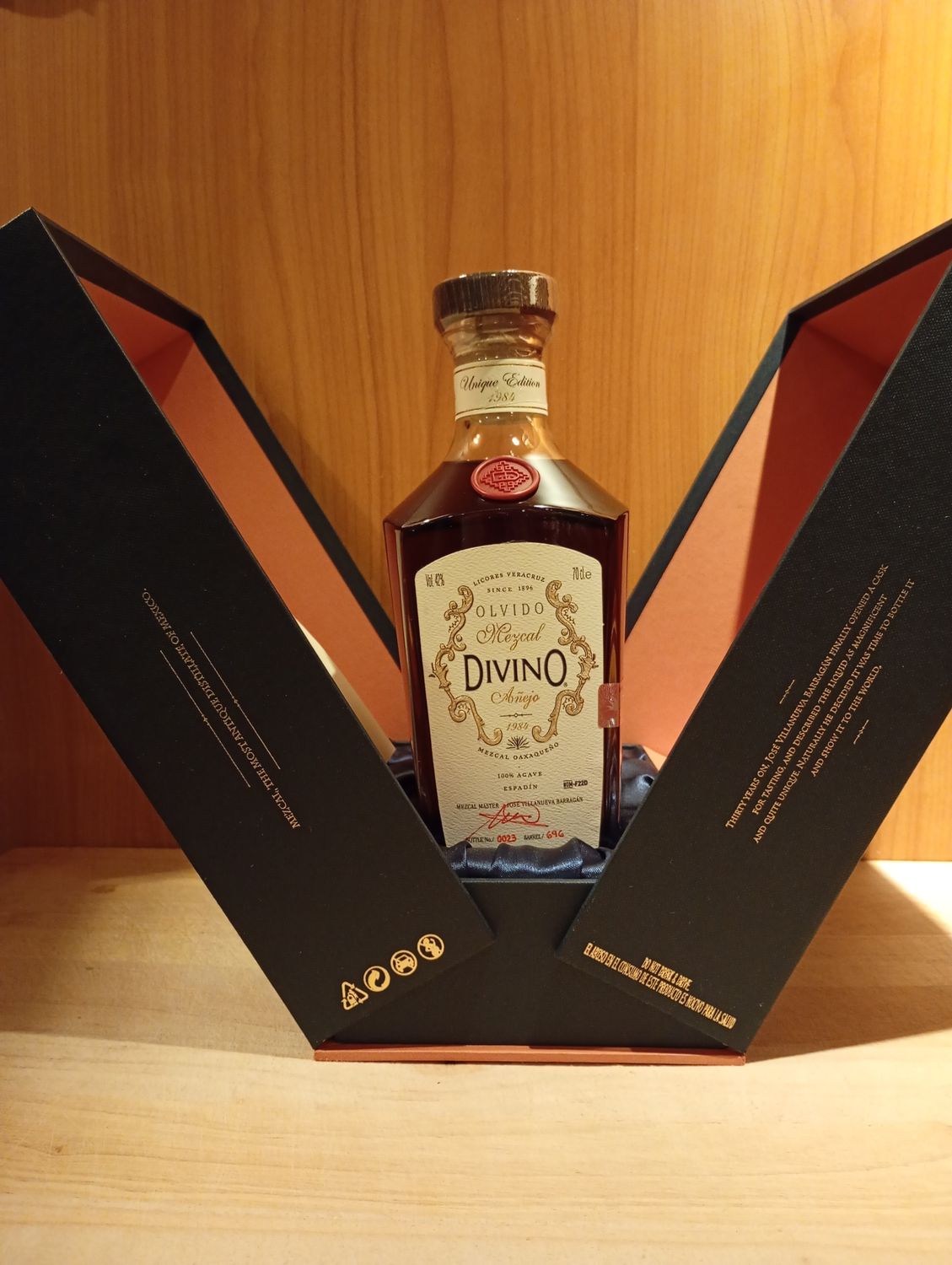 Olvido Divino 30 Year Old Anejo mezcal los lobos