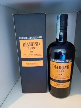 DIAMOND 15 ans 1999 Demerara SVW One of 1411 bottles, edition 2014 DIAMOND 15 ans 1999 Demerara SVW One of 1411 bottles, edition 2014