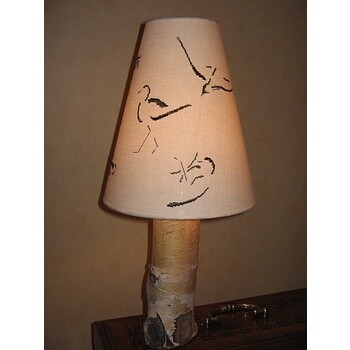 pied de lampe en bouleau avec abat-jour brodé