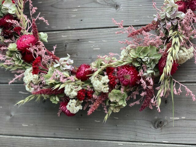 Ring met droogbloemen roos/bordeaux/groen