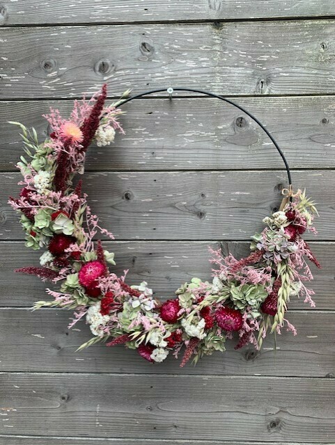 Ring met droogbloemen roos/bordeaux/groen