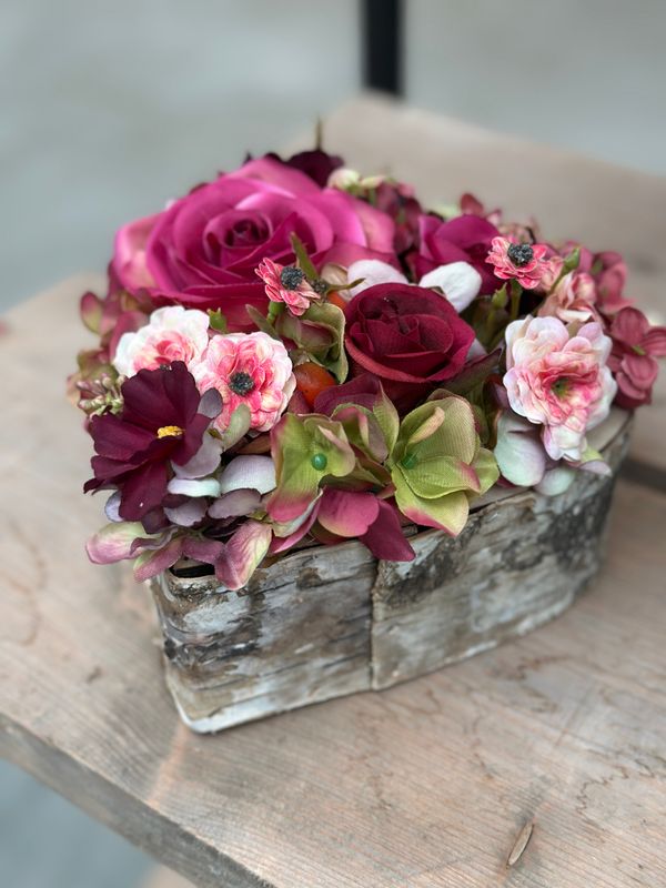 Hart met zijdebloemen