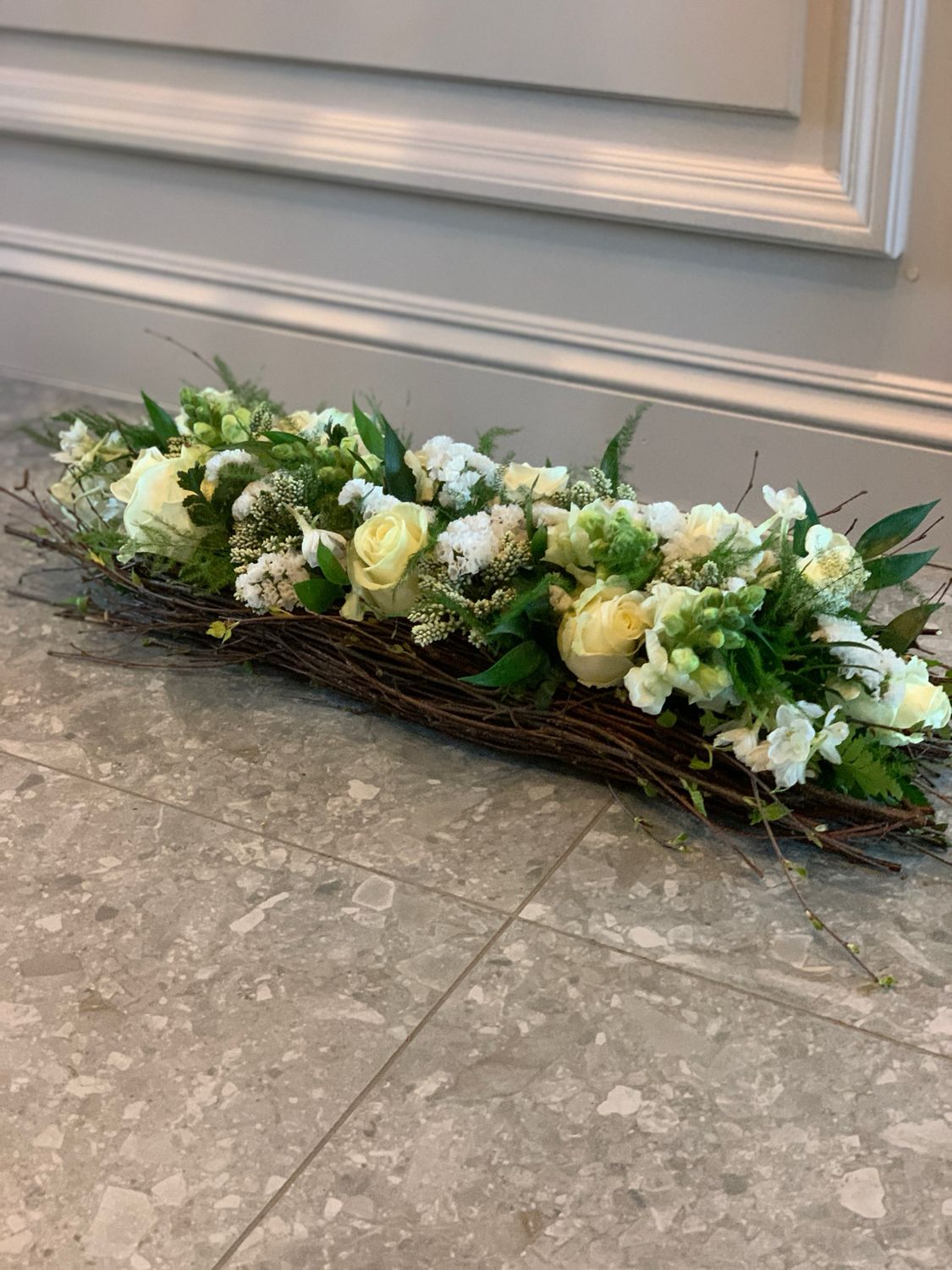 Langwerpig bloemstuk berk