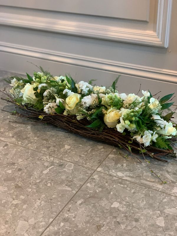 Langwerpig bloemstuk berk