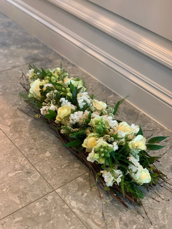 Langwerpig bloemstuk berk