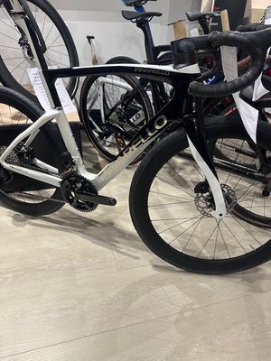 Pinarello F9  size 54.5  razor white