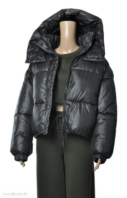 Effen donsjas met kap / Zwart