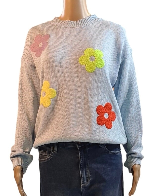 Lichtblauwe trui met bloemen