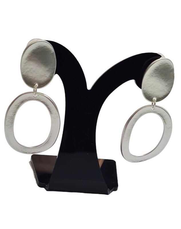 Zilveren ovaal oorbel