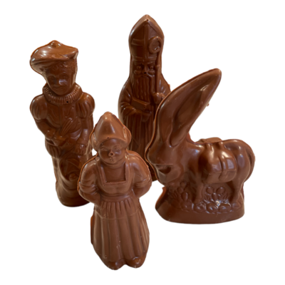 Assortment of small Saint figures - Milk chocolate