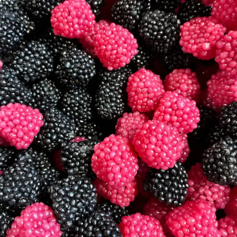 Temmerman blackberries, soft sweets with blackberry flavour in red and black, made by hand
