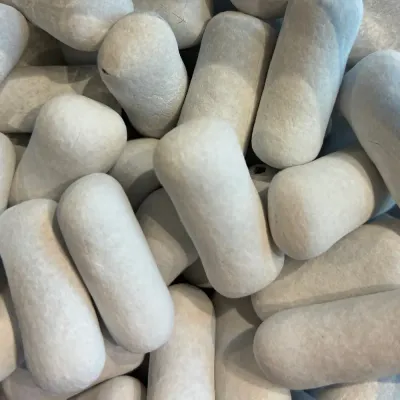 Temmerman school chalks, semi-soft liquorice sweets in white and black that look like real chalk