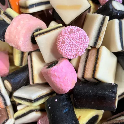 Temmerman English liquorice, assortment of semi-soft liquorice sweets in different colours and shapes