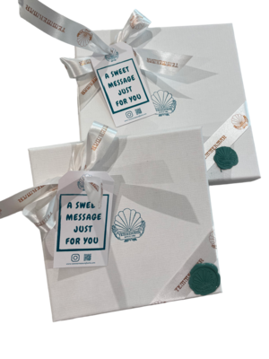 Caja de regalo de lujo con bombones - mediana