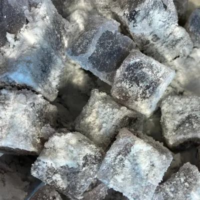 Temmerman violet Turkish delight, purple squares with violet flavour, finished with icing sugar