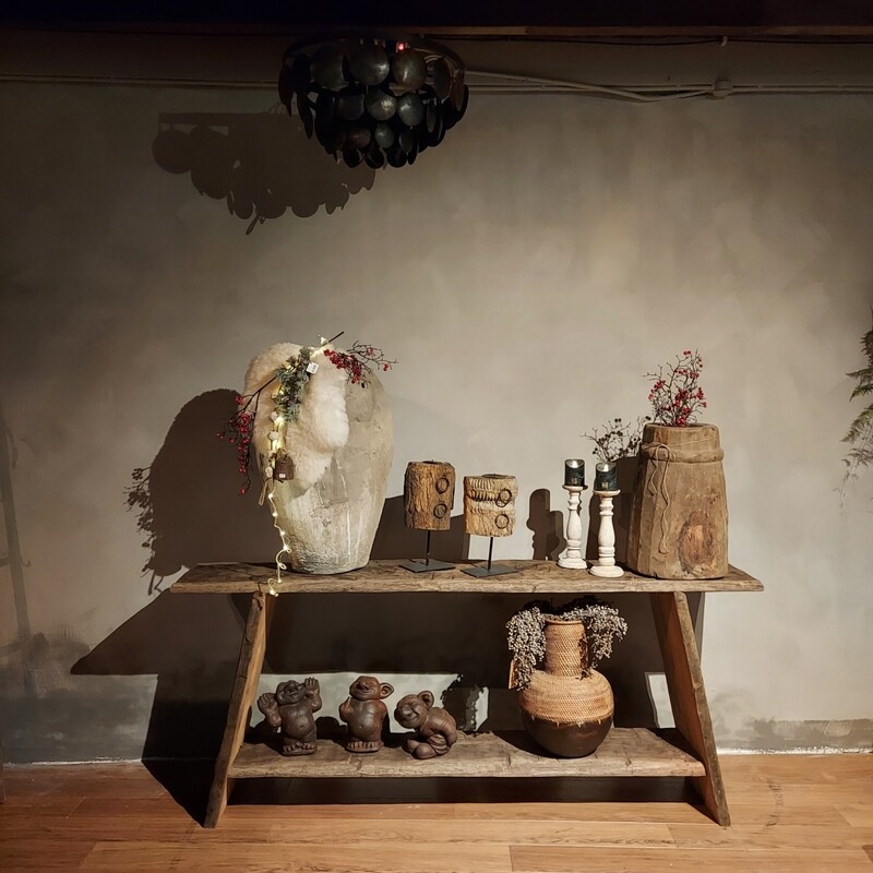 Landelijke robuuste sidetable van oude meerpaal – Op maat gemaakt | Azobéhout 
