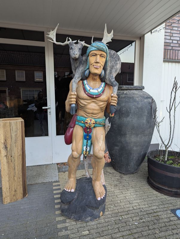 Levensgroot Handgesneden Houten Standbeeld – Authentieke Amerikaanse Indiaan (1m90)