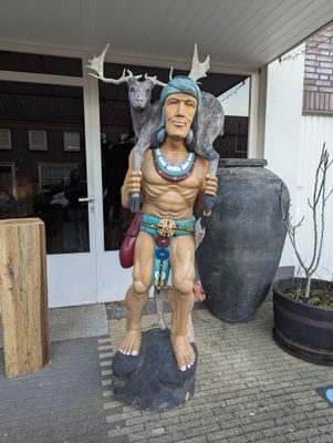 Levensgroot Handgesneden Houten Standbeeld – Authentieke Amerikaanse Indiaan (1m90)