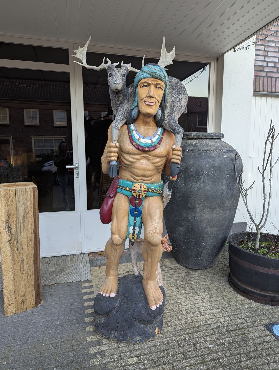 Levensgroot Handgesneden Houten Standbeeld – Authentieke Amerikaanse Indiaan (1m90)