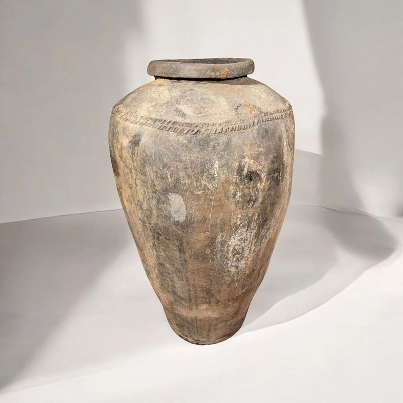 Oude stenen pot – Grote kruik voor binnen en buiten, sfeervolle decoratie