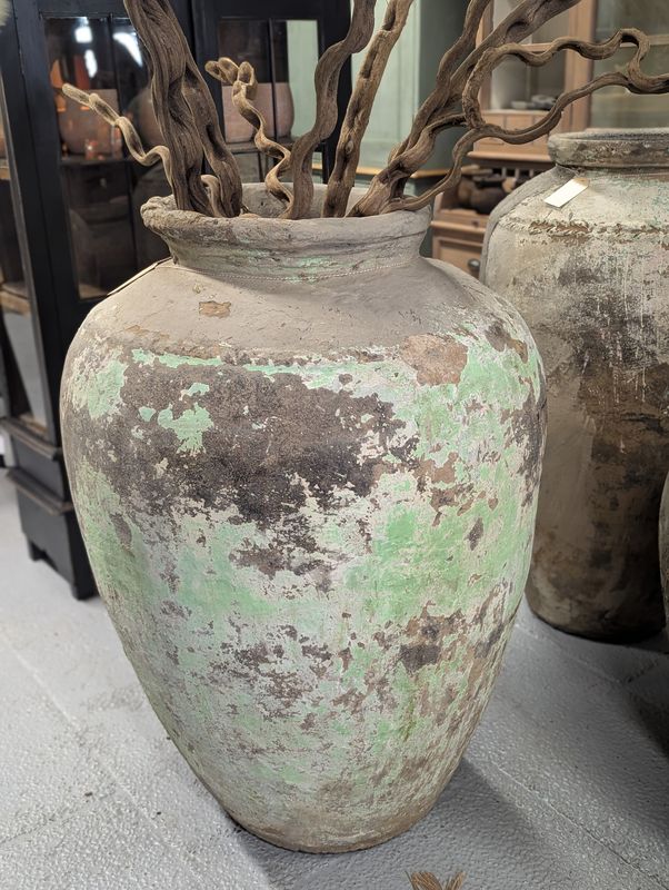 Robuuste Betonnen Pot met Unieke Groene Patina