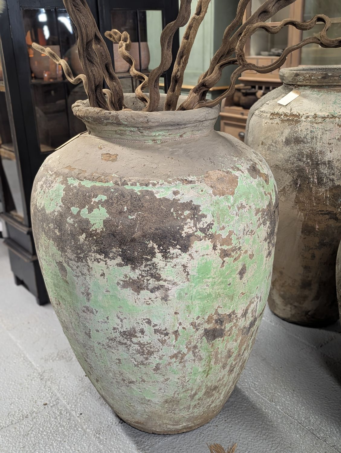 Robuuste Betonnen Pot met Unieke Groene Patina